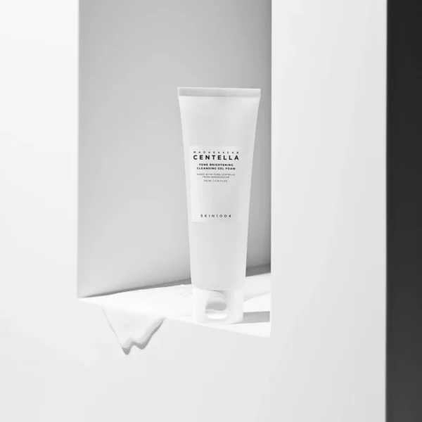 SKIN1004 Madagascar Centella Tone Brightening Cleansing Gel Foam